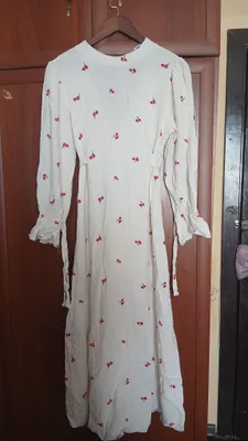 Платье длиной 125 см, платок в подарок 1