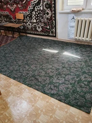 Продаётся палас три на два( 3х2 ] в хорошем состоянии 1