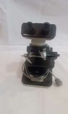 Nikon seriyalarining klassik modellari — laboratoriya binokulyar mikroskopi. 1