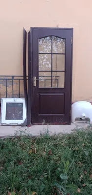 Бу ешиклар сотилади. Bu eshiklar sotiladi