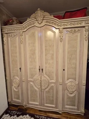 шифоньер и камод с зеркалом 1