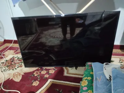 Продам телевизор Roison 43" 1