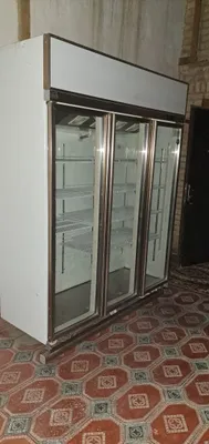 Витриный холодильник баландлики 2.50 м эни 1.70 сотилади келишилган на 1