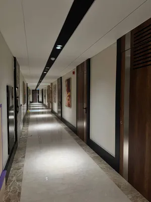 Piramit Tower turar joy majmuasida 3 xonali kvartira sotiladi, panoramali manzara, qora suvoq, kadastr 1