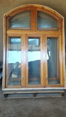 Деревянная рама с окном продаётся. Цена за штуку — 500 000 сум 1