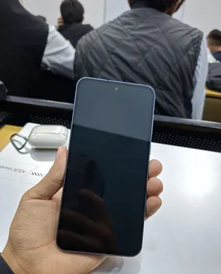 Srochna sotiladi! Telefon holati ideal, hech qanaqa aybi yoʻq, qirilga 1