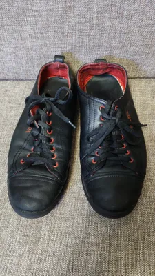 Prada krossovkalari. Tabiiy charm. 42-o‘lcham, ishlatilgan. Holati yaxshi. 1