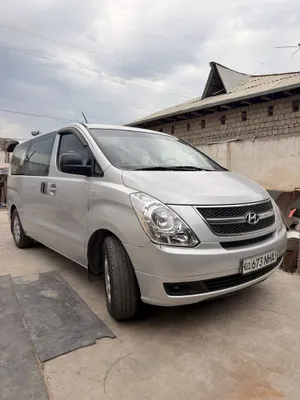 Продаётся HYUNDAI GRAND STAREX 2009 дизель, грузопассажирский 1