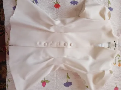 Oq ayollar klassik kostyumi 1