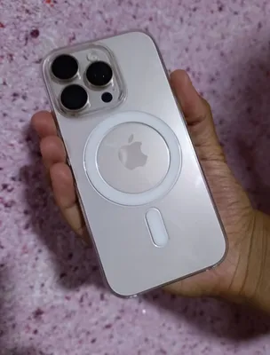 iPhone 16 Pro 128 ГБ, золотой, в идеальном состоянии 1