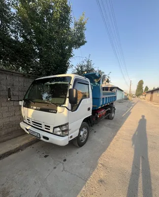 Самосвал Isuzu, 2012 год 1