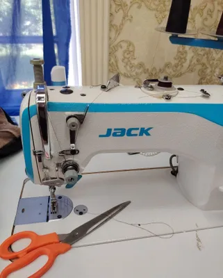 Швейная машина Jack с оверлоком 1