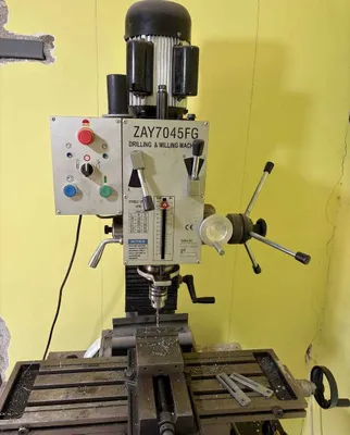 Фрезерный станок ZAY7045FG 1