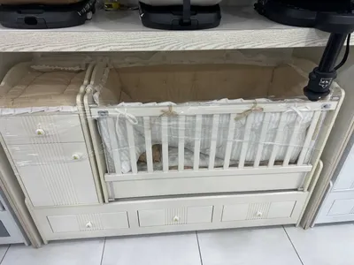 bolalar krovati holati a'lo darajada sotiladi