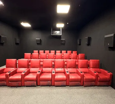 Продаётся комфортное кресло-реклайнер для кинотеатра или домашнего кинотеатра 1