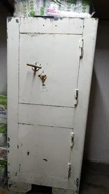 Продаю сейф песочного цвета, состояние среднее. 1