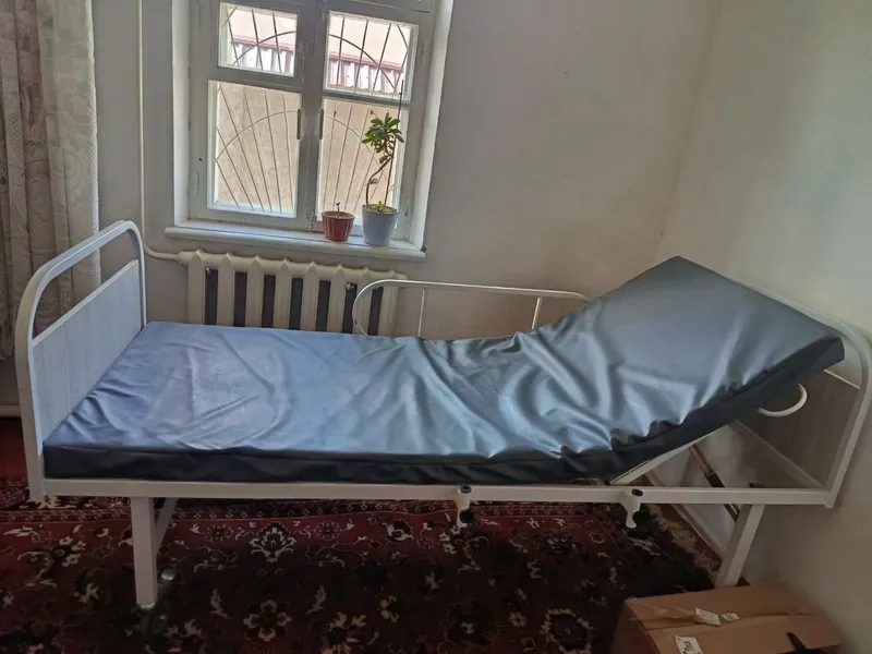 Yotib qolgan bemorlar uchun tibbiy karavot sotaman Yotib qolgan bemorlar uchun tibbiy karavot sotaman