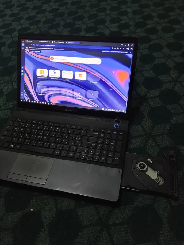 Samsung Notebuk sotiladi