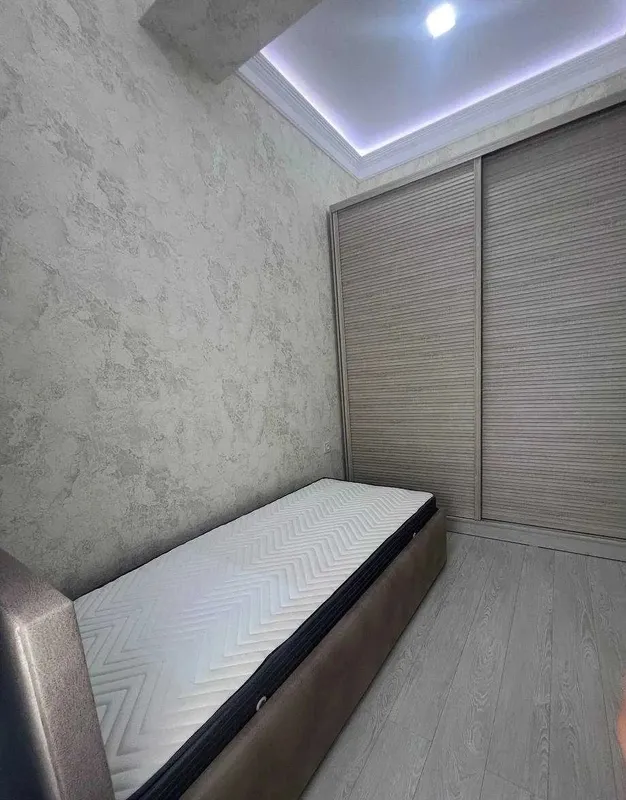 C-2 • 3 xona • 80 m² • 3/7 qavat 4 C-2 • 3 xona • 80 m² • 3/7 qavat 4