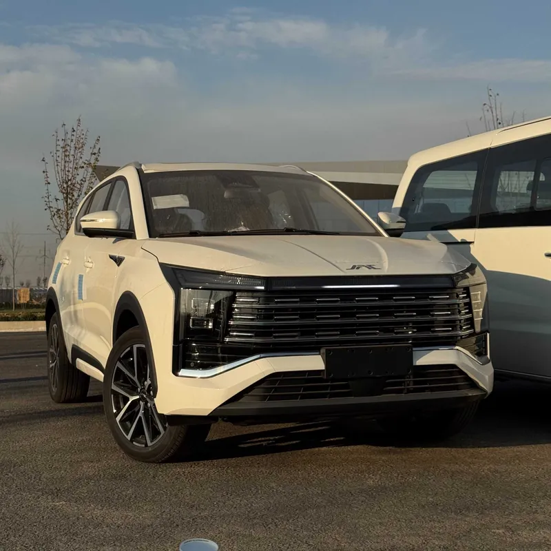 TRACKER puliga yangi inomarka JAC JS8 luxe 1