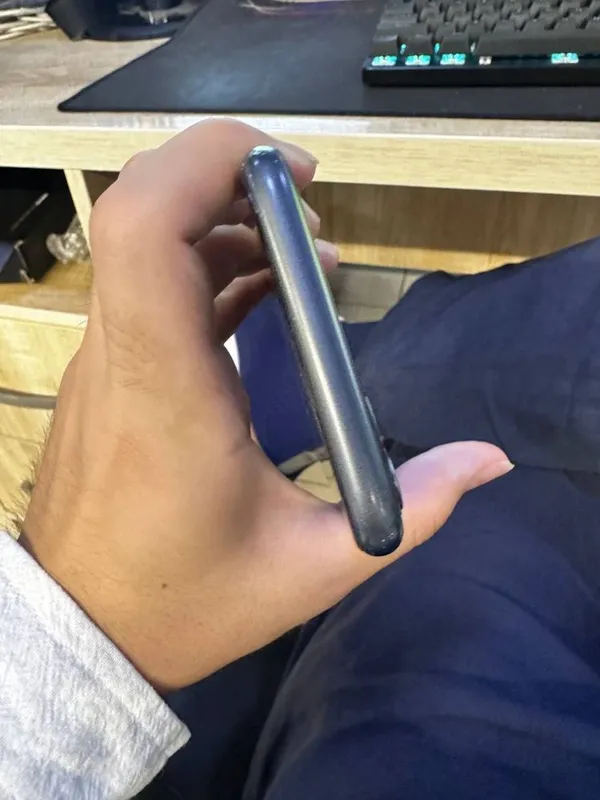 Iphone 11 qora 64gb 2