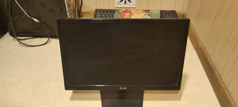 20 dyuymli LG monitor 1 20 dyuymli LG monitor 1
