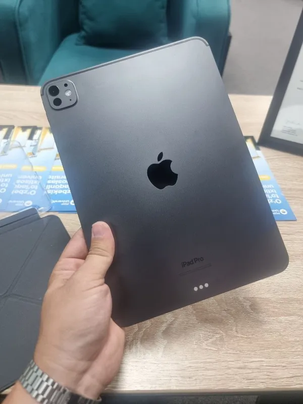 iPad Pro 11-inch (M4) 1
