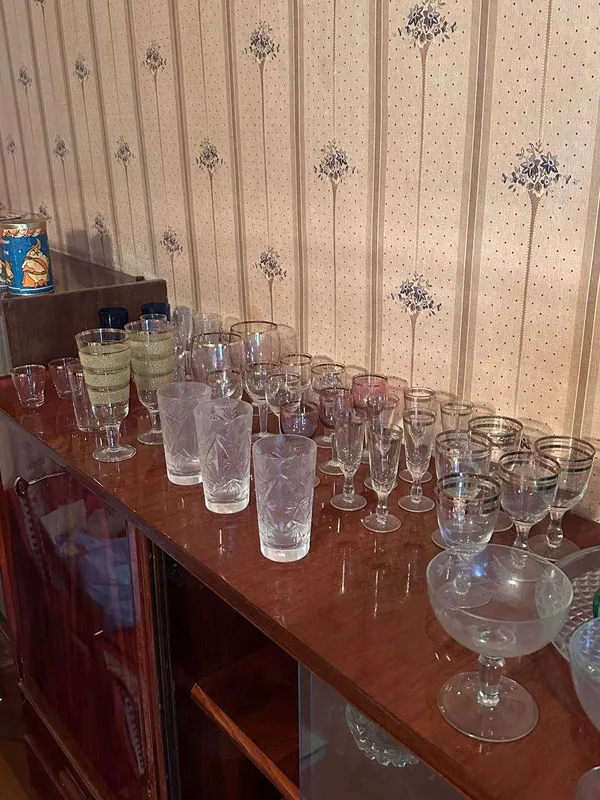 Посуда (рюмки, тарелки, вазы, блюда, графины, сервизы) срочно!