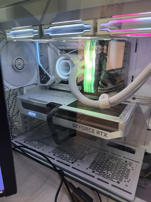 Gigabyte AERO RTX 4070 Ti 12GB — Ideal holatda! (Oq rang) Gigabyte AERO RTX 4070 Ti 12GB — Ideal holatda! (Oq rang)