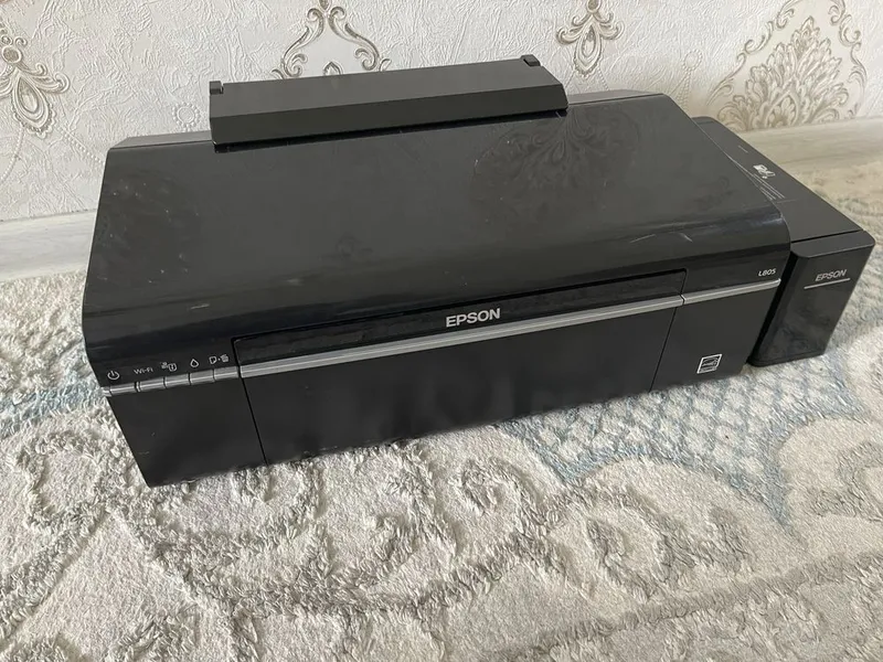 Продам цветной принтер Epson L805 Продам цветной принтер Epson L805