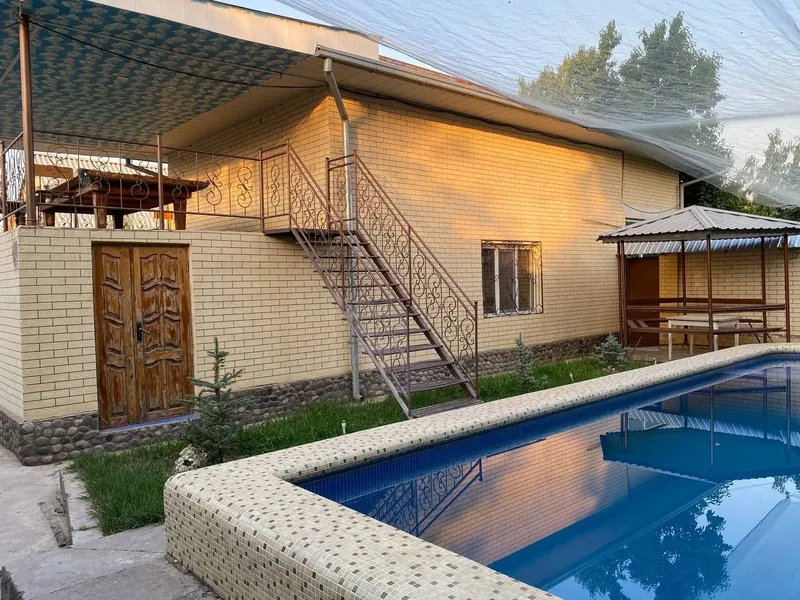 Ozodboshda srochna 9 sotixli 6 xonali dacha sotamiza. — фото 1