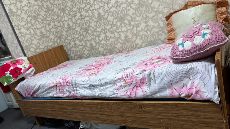 Кровать матрас билан яхши состояния