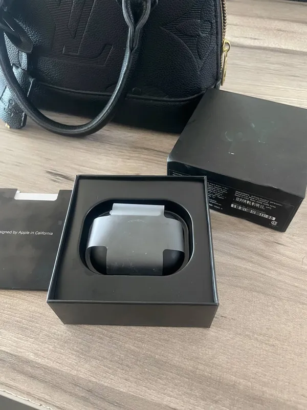 Оригинальные AirPods Pro, не использовались 1 Оригинальные AirPods Pro, не использовались 1