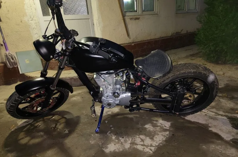 Bobber 200cc custom 5