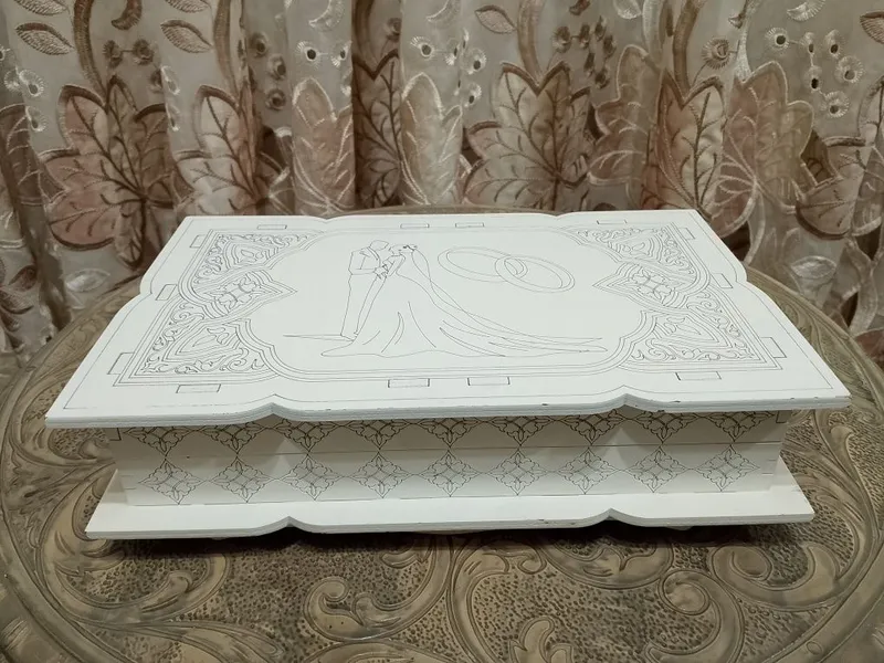 Шкатулка для бижутерии.