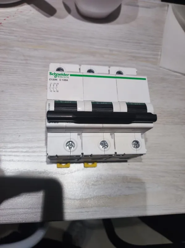 Продается автомат Schneider 125A