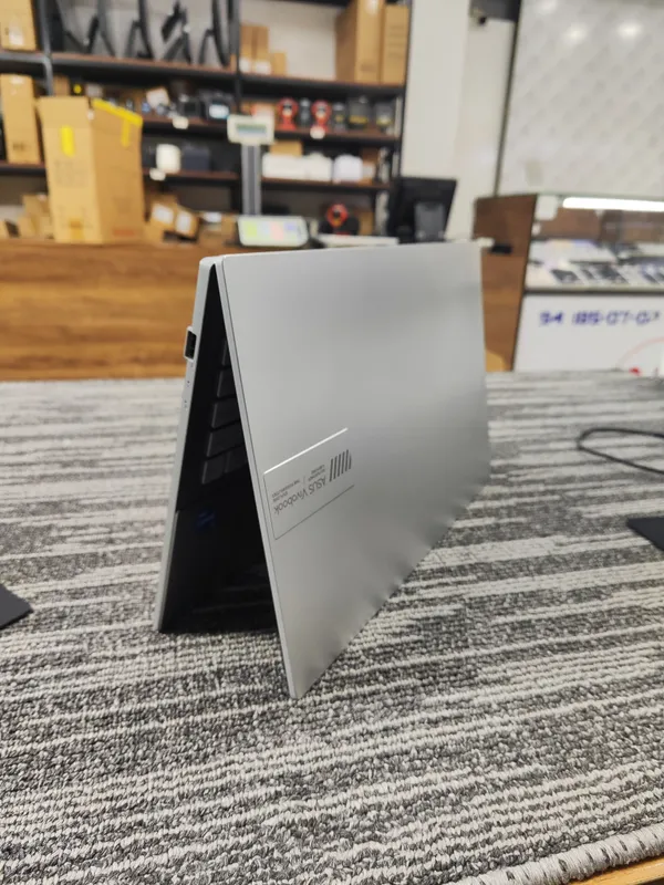 ASUS Vivobook 4 ASUS Vivobook 4