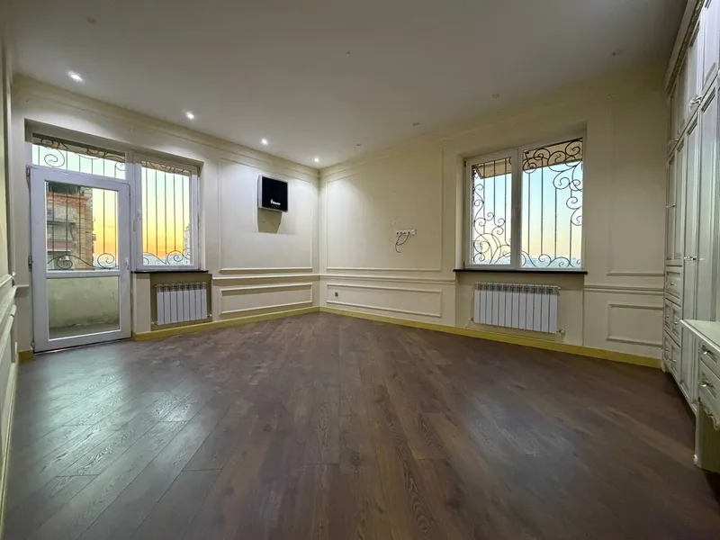 Yakkasaroyda 217 m² maydondagi 4 xonali kvartira sotiladi 7