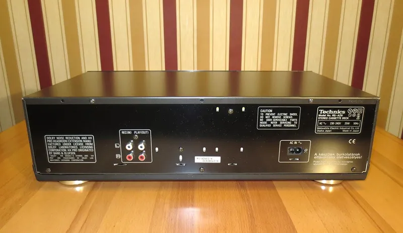 Кассетная дека Technics RS-AZ6 2 Кассетная дека Technics RS-AZ6 2