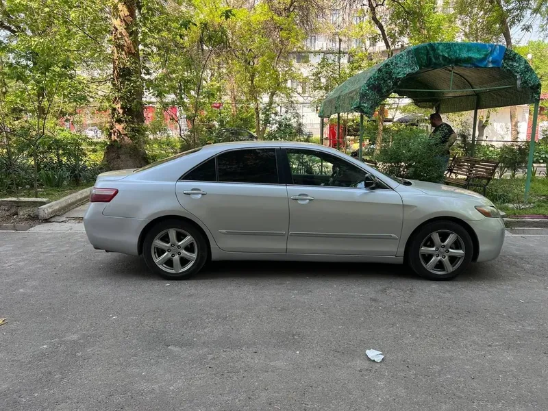 Toyota Camry sotiladi. 3 Toyota Camry sotiladi. 3