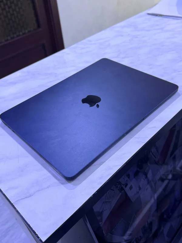 Mac Air M3 13,6-inch 512GB (battery - 100%, cycle count - 25) 3