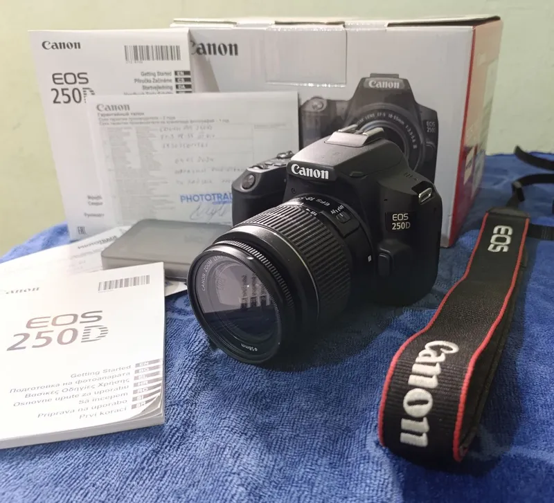 Canon 250d ideal holatda yangi