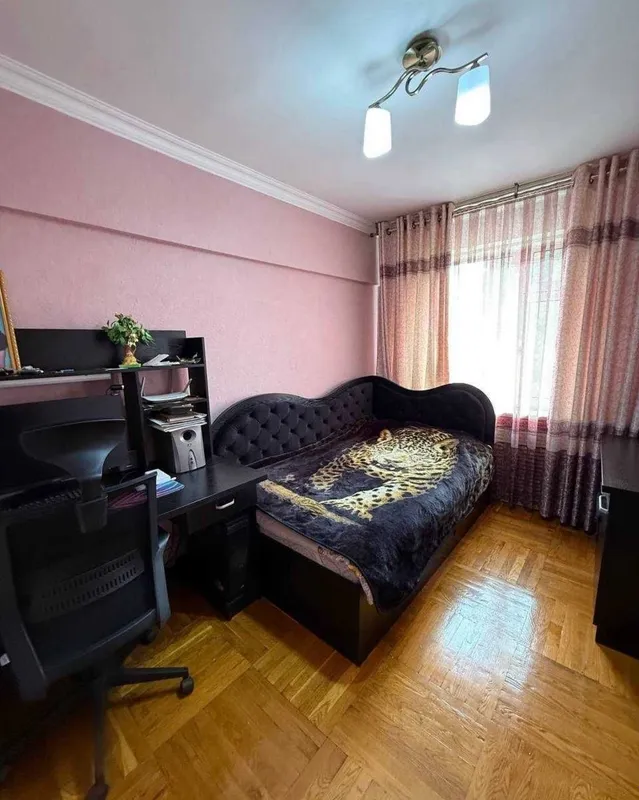 Продаётся уютная 3-комнатная квартира с ремонтом, полностью укомплектованная мебелью и техникой, с парковкой под навесом, рядом с метро Минор — фото 8