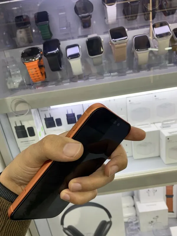 Iphone 17 Promax 256GB ZAA Orange — фото 3