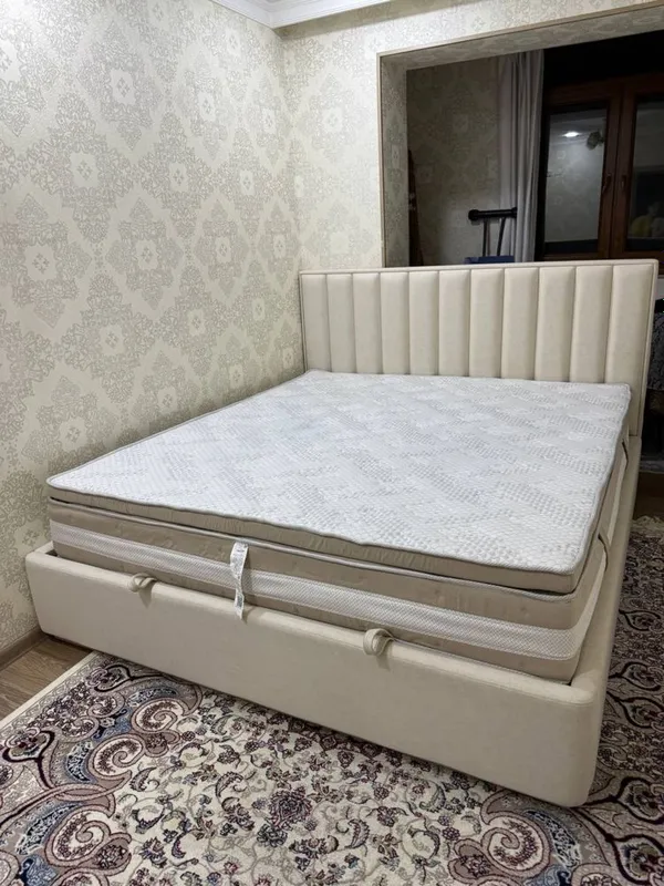 Спальный крават. Холати жуда тоза. Матраси билан сотилади