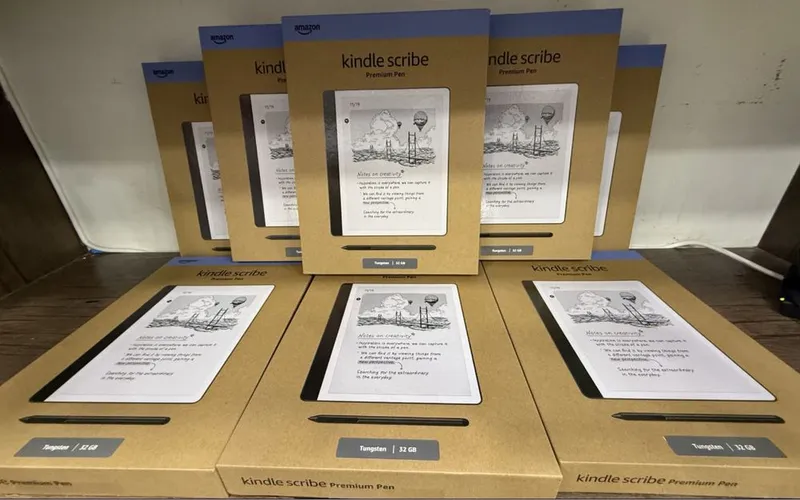 Amazon Kindle Scribe электронная книга с возможностью писать стилусом.