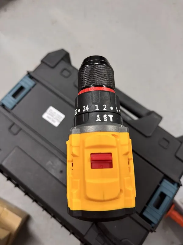 Двухскоростная безударная дрель-шуруповёрт DeWalt — фото 2 Двухскоростная безударная дрель-шуруповёрт DeWalt — фото 2
