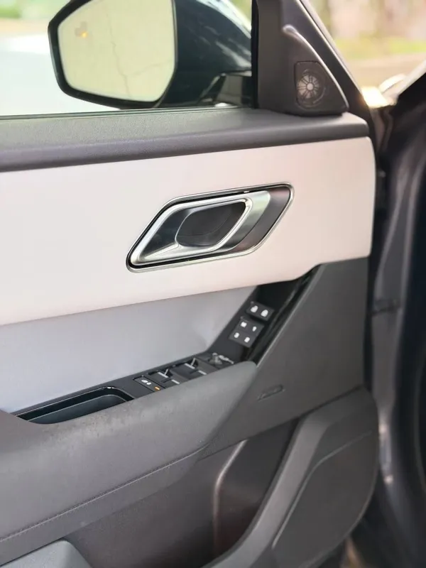 Range rover velar p250 6 Range rover velar p250 6