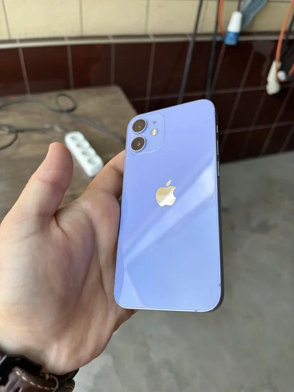 Iphone 12 mini. 2