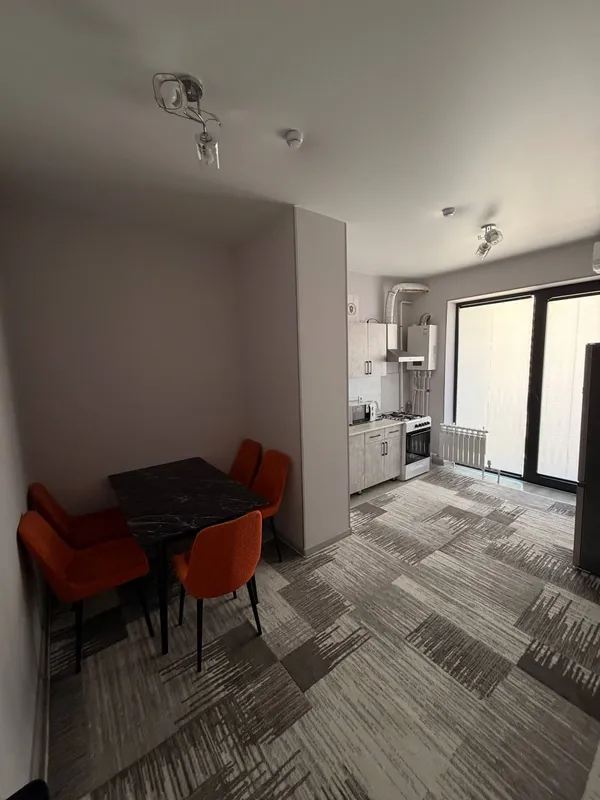 «Oz Zamin» turar joy majmuasida 1 xonali, 40 m² kvartira ijaraga beriladi 5